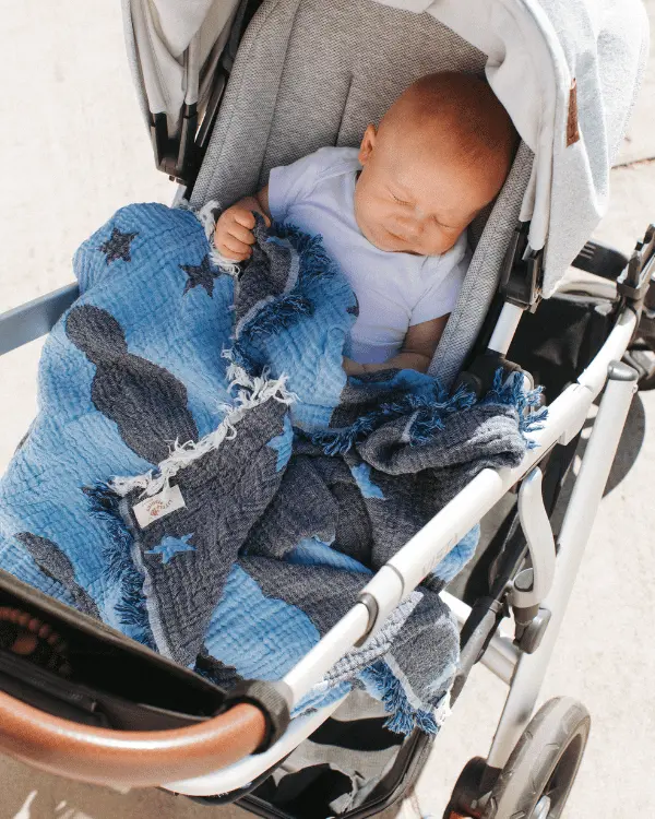 Alternative view of Twinkle Gauze Receiving Blanket with Pouch | Sand Cloud