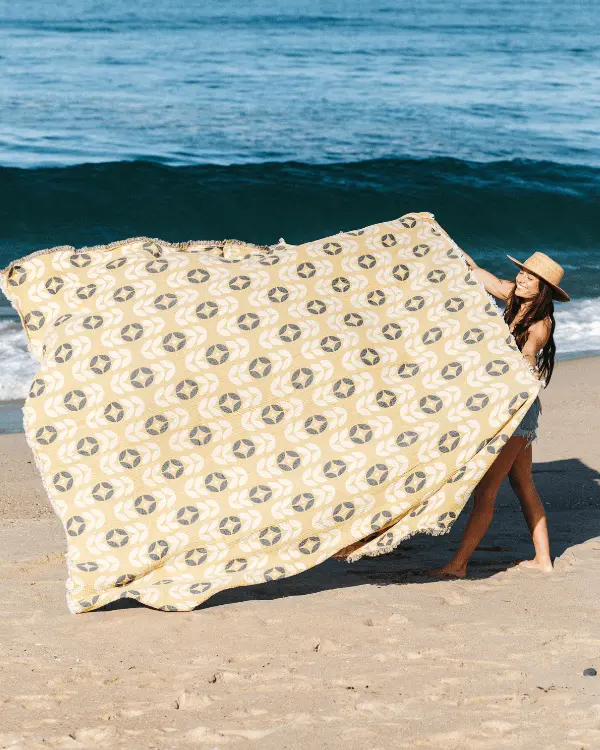 Zinnia - PARTY BLANKET | Sand Cloud - Image 3